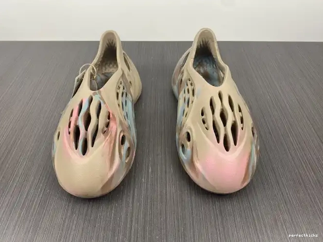 Runner Adidas GY3969 Yeezy Foam 0529